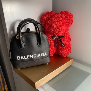 Beautiful crossover bag. Never used. Balenciaga